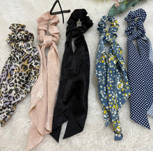 Load image into Gallery viewer, scarf scrunchie set 1