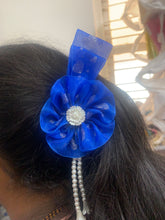 Load image into Gallery viewer, Floral & Pearl Closed Banana Clutches