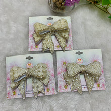 Load image into Gallery viewer, Pearl Flower Bejeweled