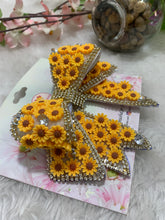 Load image into Gallery viewer, Yellow Daisy
