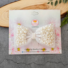 Load image into Gallery viewer, Dainty pearl