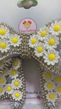 Load and play video in Gallery viewer, White Daisy