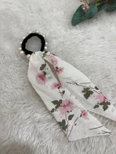 Load image into Gallery viewer, PEARL SCRUNCHIES
