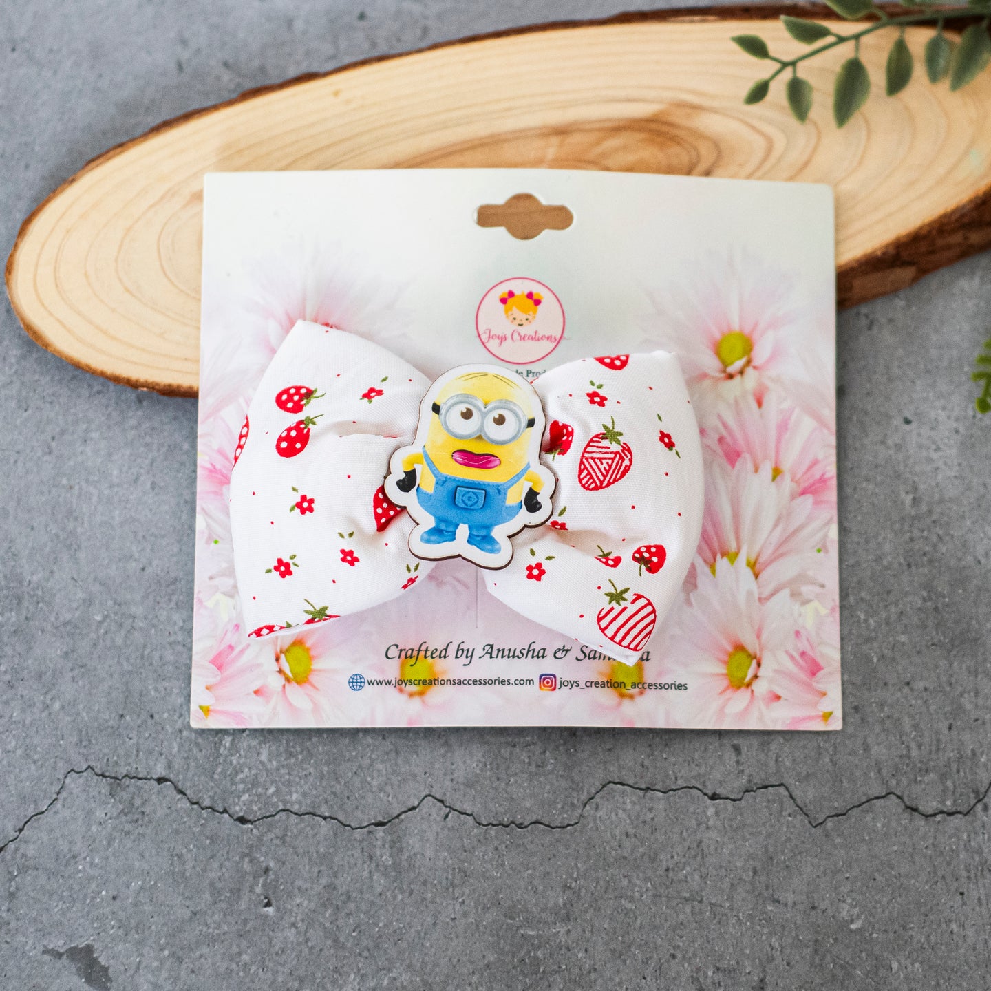 WHIMSICAL BOW CLIP HEARTS MINION