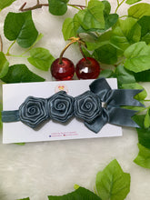 Load image into Gallery viewer, Grey 3 Roses Head Band
