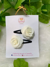 Load image into Gallery viewer, Cream  Leather Flower Tic Tacs
