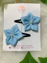 Load image into Gallery viewer, Blue 5 Petal Flower Tic Tacs
