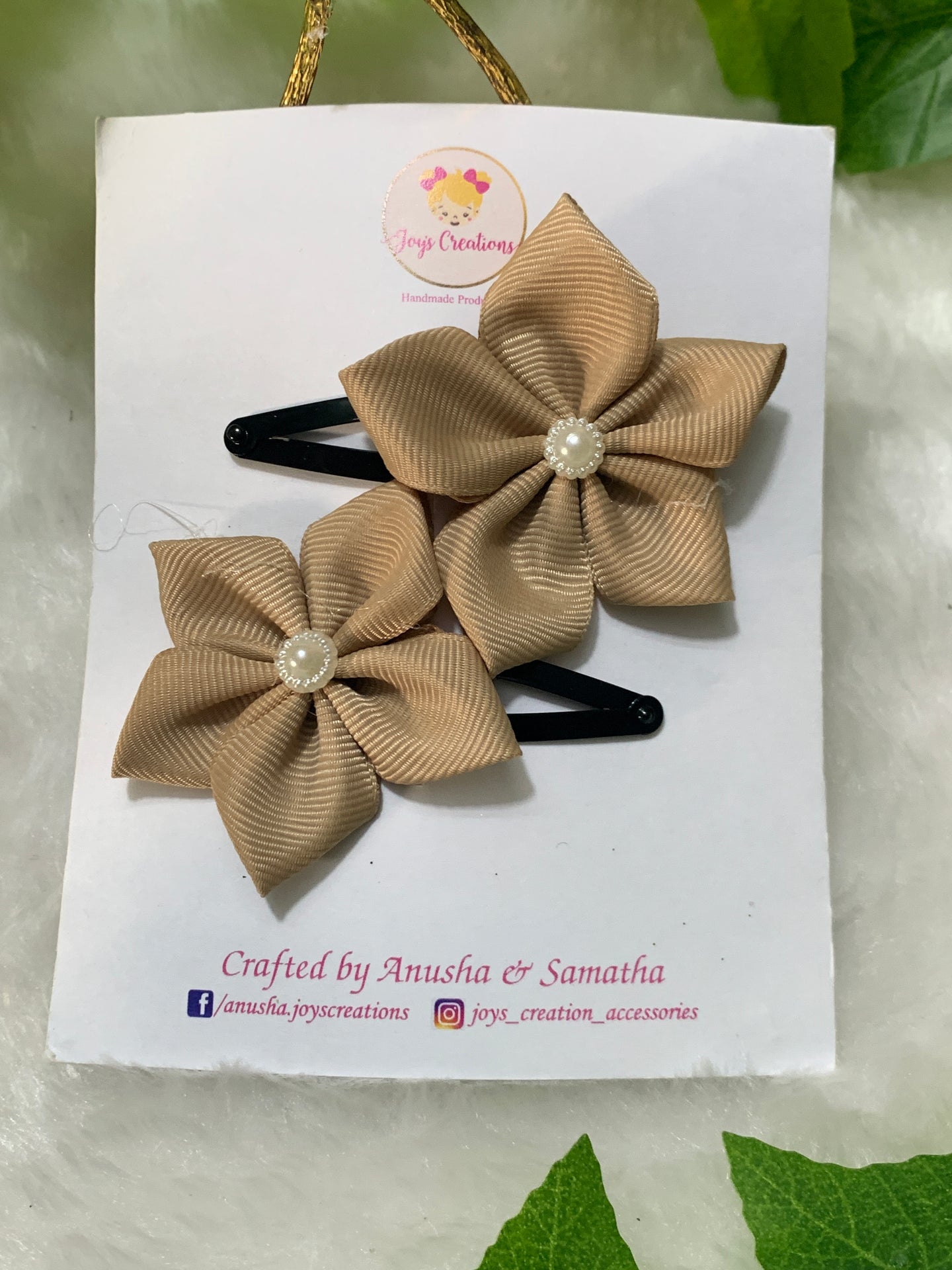 Gold 5 Petal Flower Tic Tacs