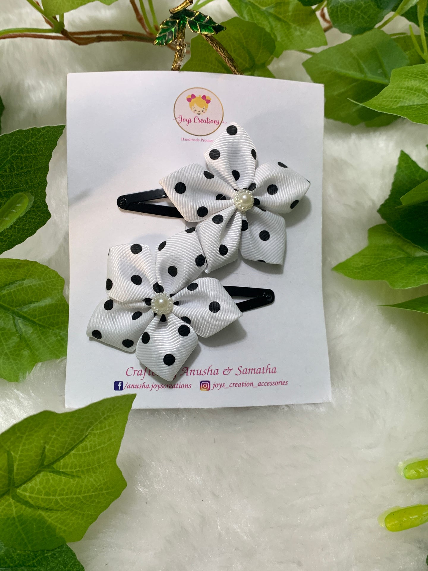 White Dot 5 Petal Flower Tic Tacs