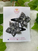 Load image into Gallery viewer, Grey 5 Petal Flower Tic Tacs
