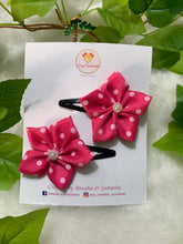 Load image into Gallery viewer, Hot Pink Dot 5 Petal Flower Tic Tacs
