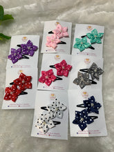 Load image into Gallery viewer, Red dot 5 Petal Flower Tic Tacs
