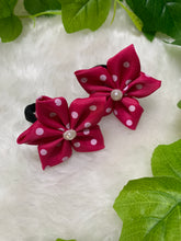 Load image into Gallery viewer, Hot Pink Dot 5 Petal Flower Tic Tacs
