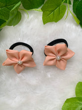 Load image into Gallery viewer, Peach 5 Petal Flower Tic Tacs
