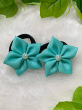 Load image into Gallery viewer, Green 5 Petal Flower Tic Tacs
