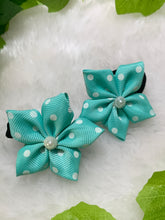 Load image into Gallery viewer, Green dot 5 Petal Flower Tic Tacs
