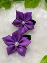 Load image into Gallery viewer, Purple 5 Petal Flower Tic Tacs
