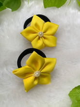 Load image into Gallery viewer, Yellow 5 Petal Flower Tic Tacs
