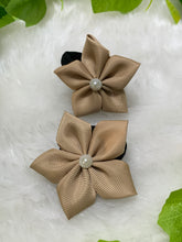 Load image into Gallery viewer, Gold 5 Petal Flower Tic Tacs
