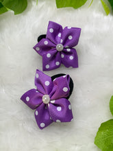 Load image into Gallery viewer, Purple dot 5 Petal Flower Tic Tacs
