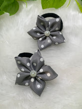 Load image into Gallery viewer, Grey 5 Petal Flower Tic Tacs
