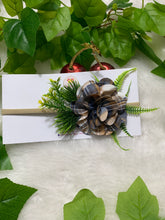 Load image into Gallery viewer, Beige Wild Flower
