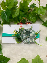 Load image into Gallery viewer, Green Wild Flower
