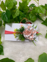 Load image into Gallery viewer, Peach Wild Flower
