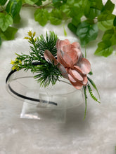 Load image into Gallery viewer, Peach Wild Flower
